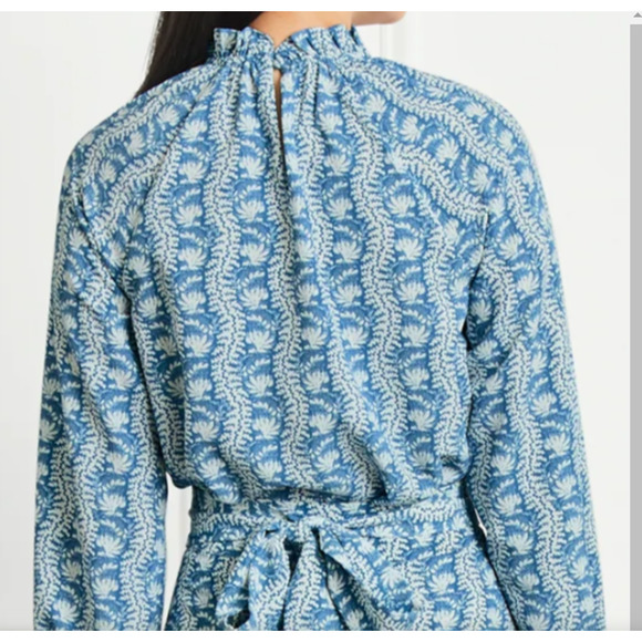 Hill House the Millie Top Blue Linear Floral Crepe/ Trailing Vine Blue S - Picture 2 of 7